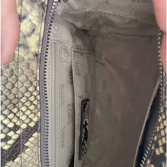 New Michael Kors snake skin with handles and shoulder strap - Picture 6 of 7